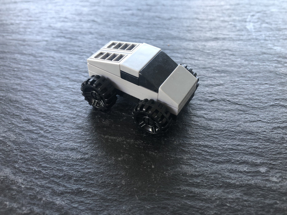 LEGO Tesla Cybertruck MINI | e-car-shop.com